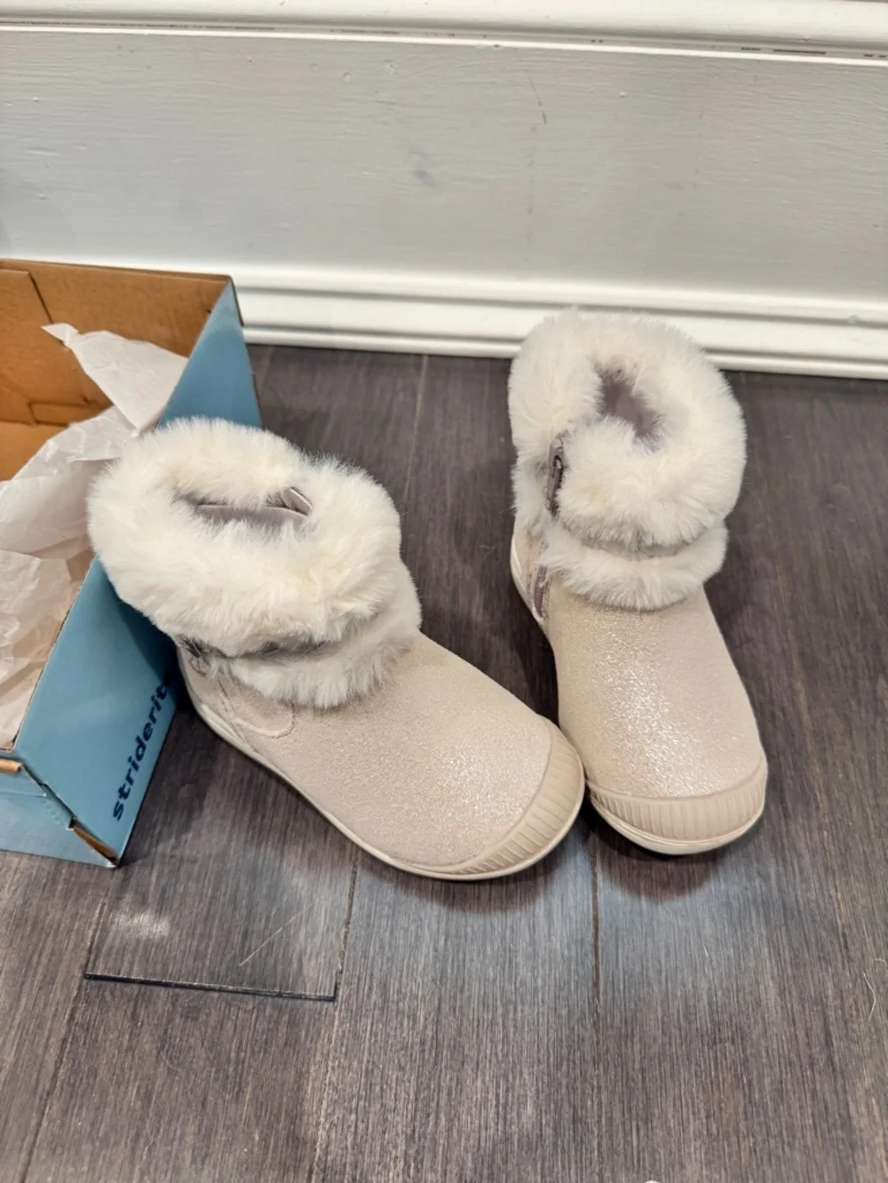 NWT Stride Rite 7W Toddler Girls' Cream Hushed Violet Faux Fur Cuff Boots